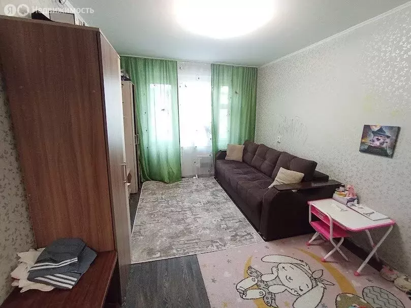 3-комнатная квартира: Красноярск, улица Гусарова, 4 (68.8 м) - Фото 0