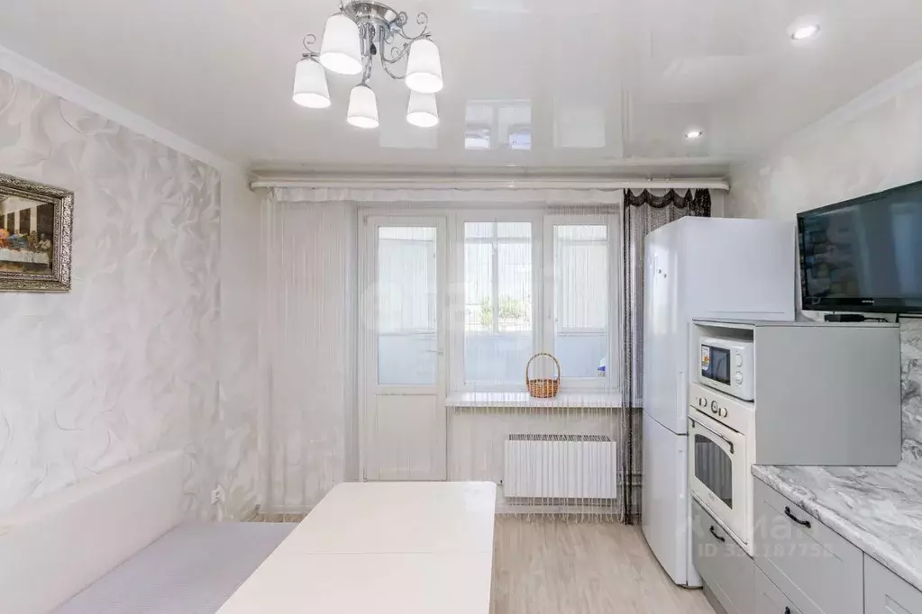 3-к кв. Тюменская область, Тюмень Кремлевская ул., 85к1 (89.9 м) - Фото 1