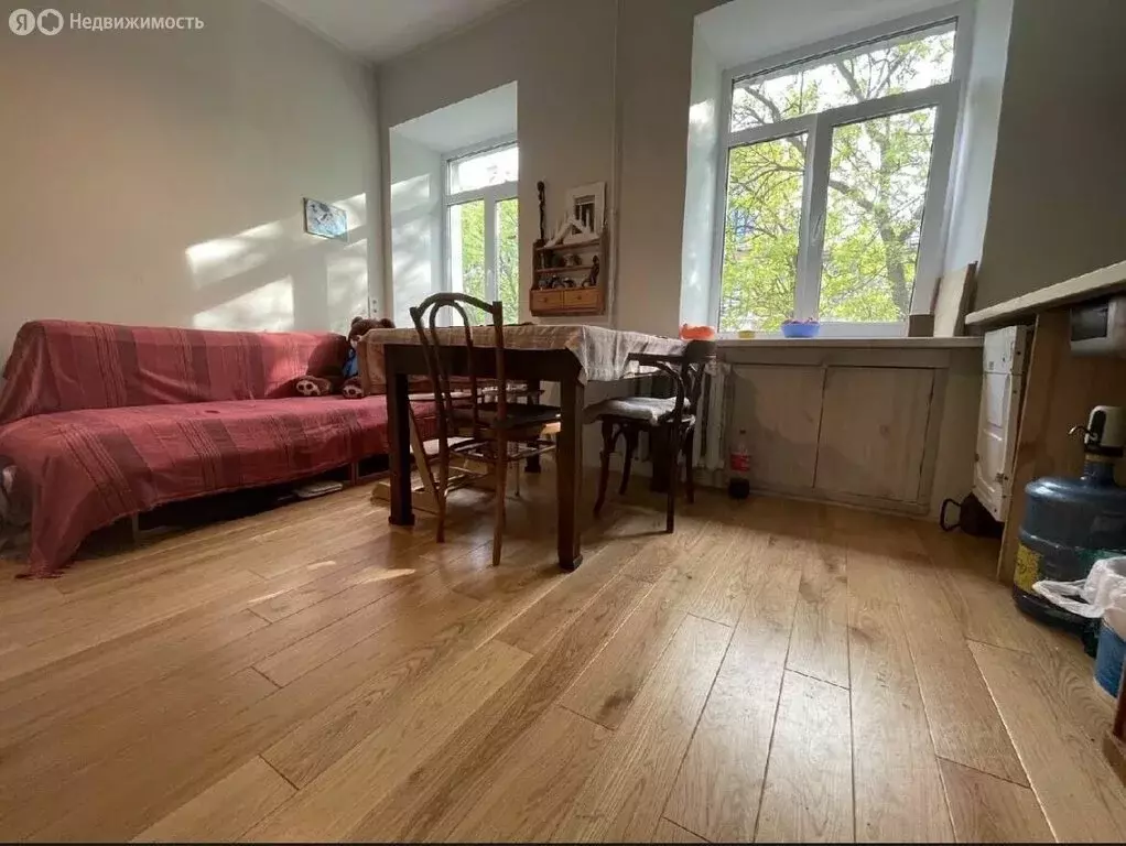 3-комнатная квартира: Санкт-Петербург, 6-я линия Васильевского ... - Фото 1