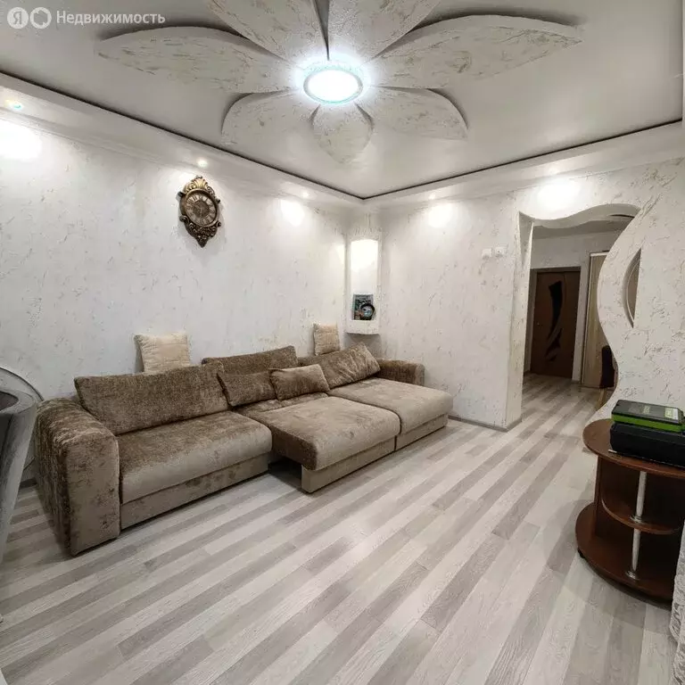 3-комнатная квартира: посёлок Виноградный, Заводская улица, 4 (56.8 м) - Фото 0