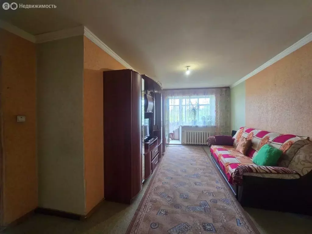 3-комнатная квартира: Краснокамск, улица Комарова, 4 (57.4 м) - Фото 0