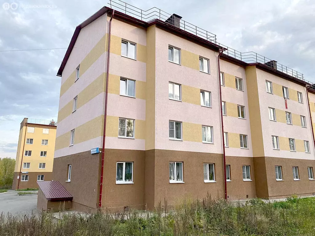 3-комнатная квартира: Дегтярск, Клубная улица, 3 (69 м) - Фото 0