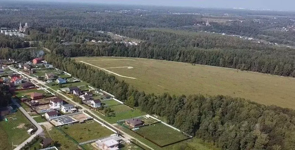 Участок в Московская область, Серпухов городской округ, д. ... - Фото 1