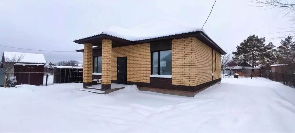 Дом в Оренбургская область, Соль-Илецк ул. Ленина, 29 (100 м) - Фото 1