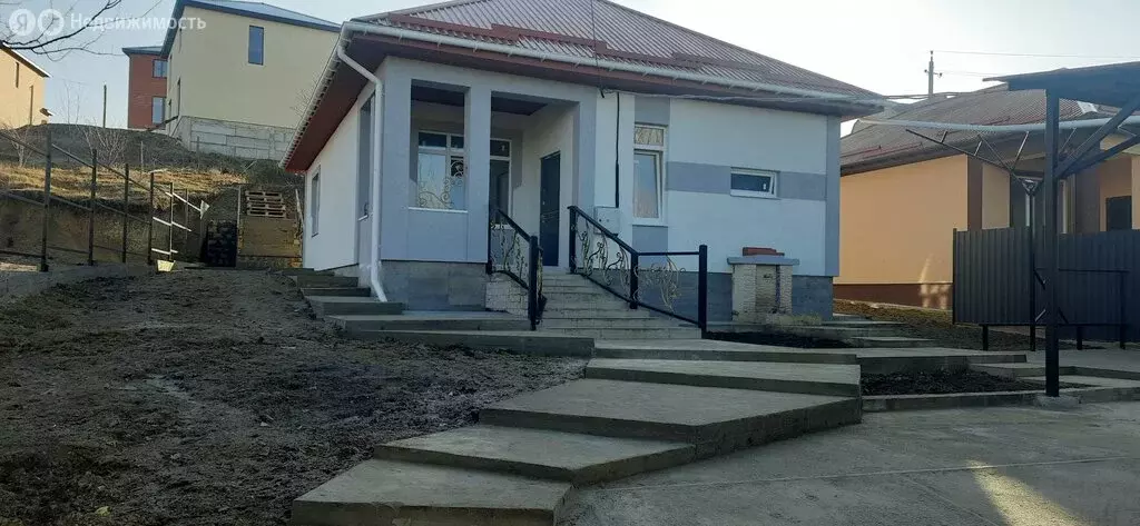 Дом в село Доброе, Комсомольская улица (100 м) - Фото 0