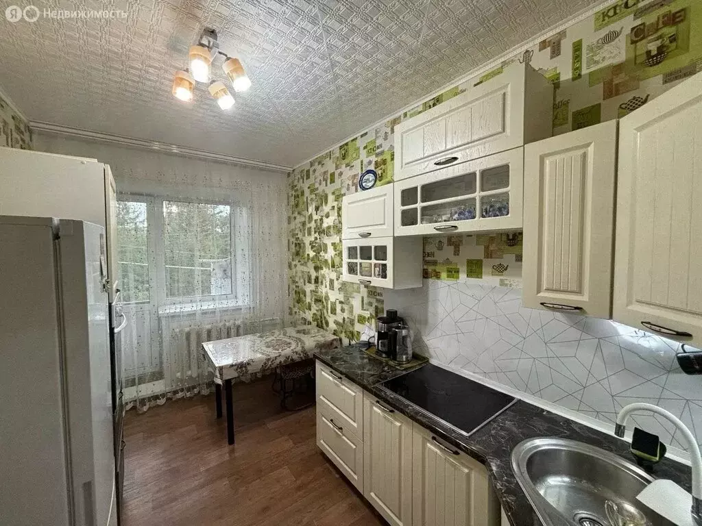 3-комнатная квартира: посёлок городского типа Беркакит, квартал ... - Фото 1