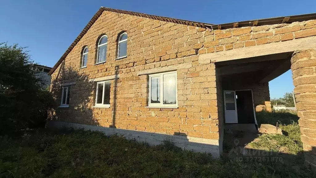 Дом в Крым, Кировский район, Первомайское с/пос, с. Первомайское ул. ... - Фото 1