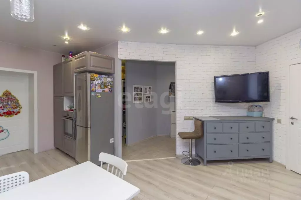 2-к кв. Омская область, Омск ул. Крупской, 14 (63.7 м) - Фото 1