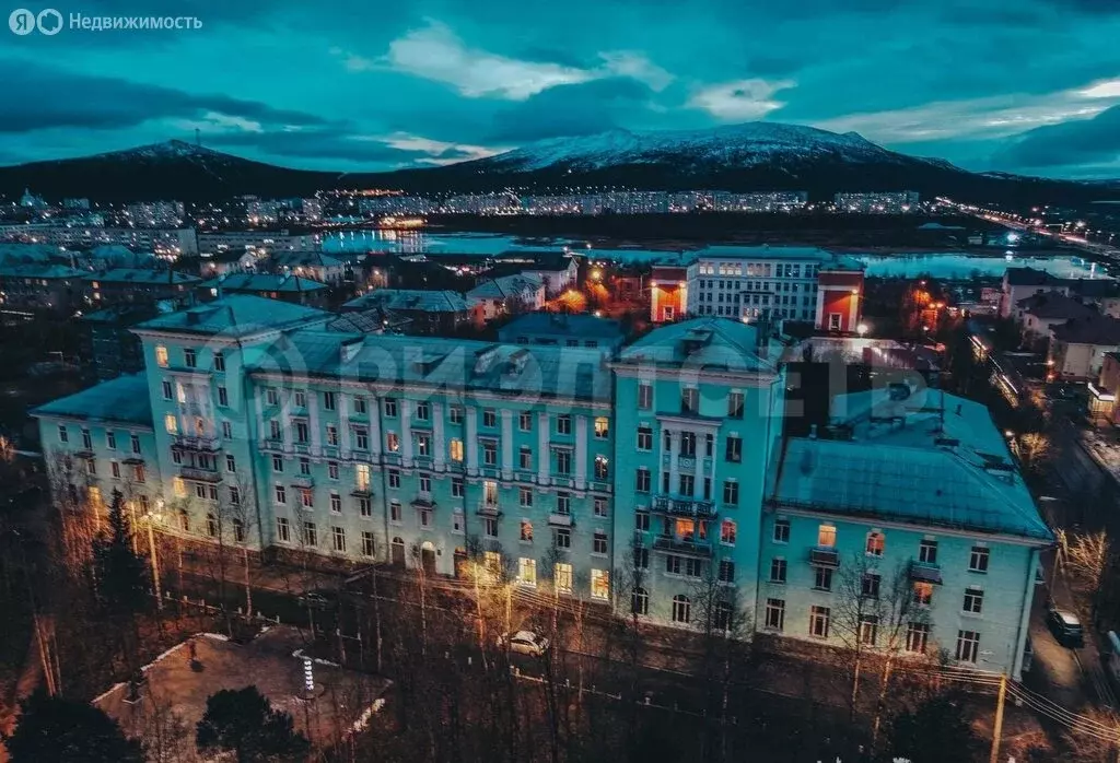 3-комнатная квартира: Мончегорск, проспект Металлургов, 27 (71.8 м) - Фото 1