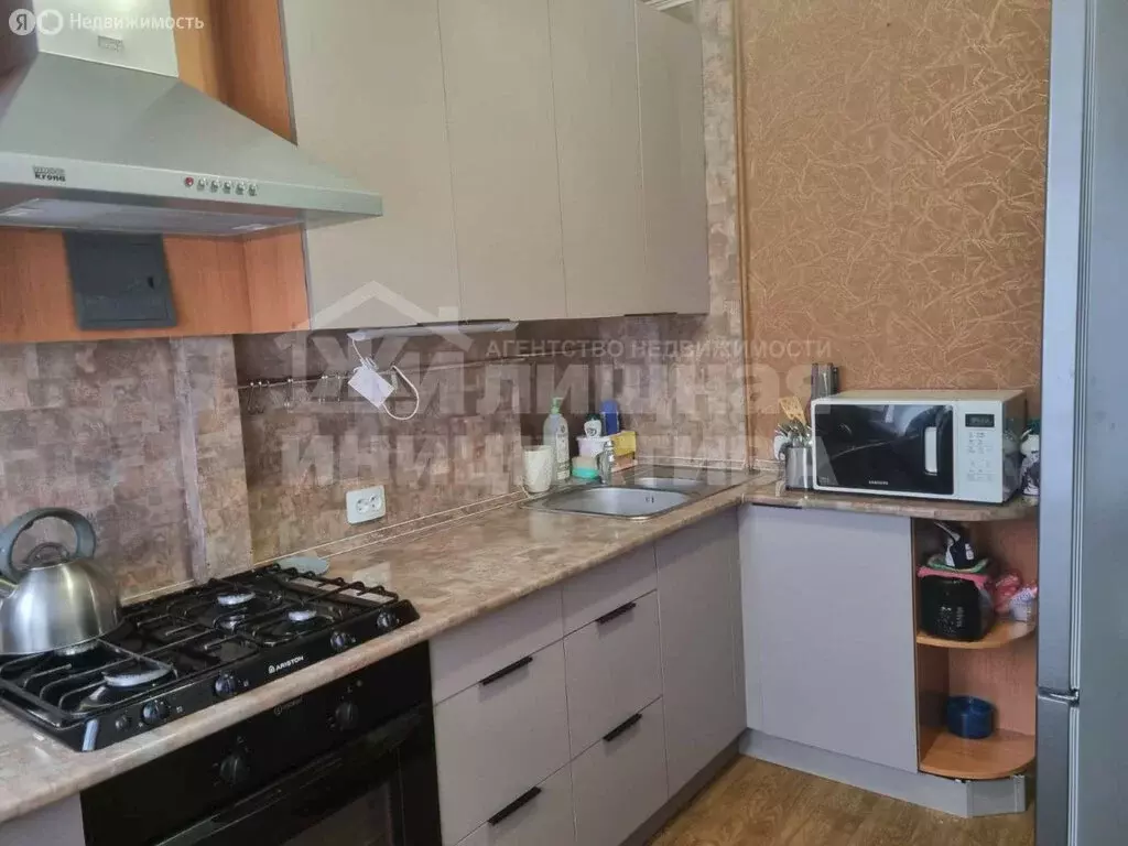 3-комнатная квартира: Уфа, улица Минигали Губайдуллина, 25 (62 м) - Фото 0