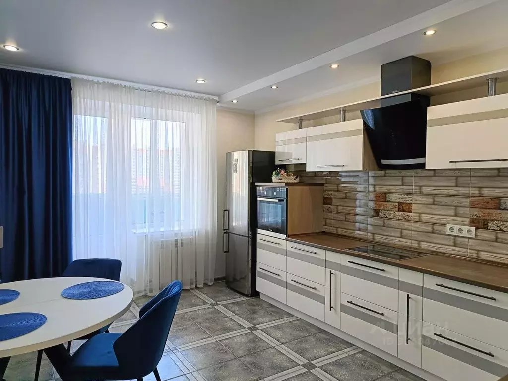 2-к кв. Оренбургская область, Оренбург ул. Высотная, 2/1 (87.7 м) - Фото 1