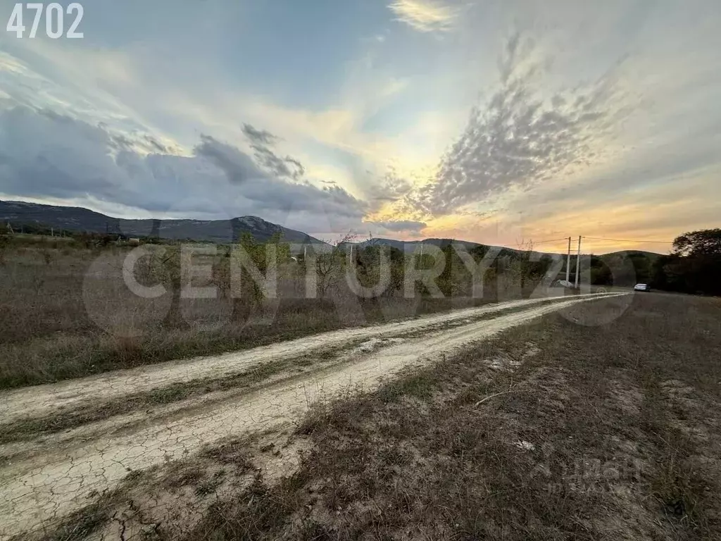 Участок в Севастополь с. Орлиное, ул. Приветливая, 2 (4.0 сот.) - Фото 2