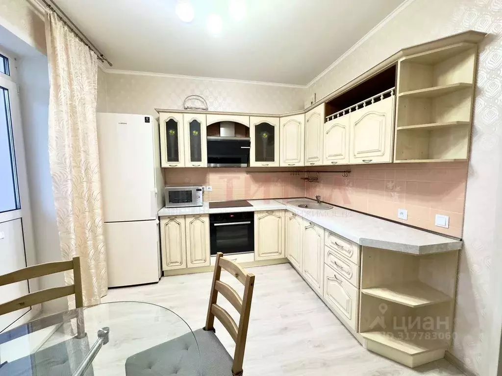 2-к кв. Белгородская область, Старый Оскол Степной мкр, 10 (63.9 м) - Фото 0