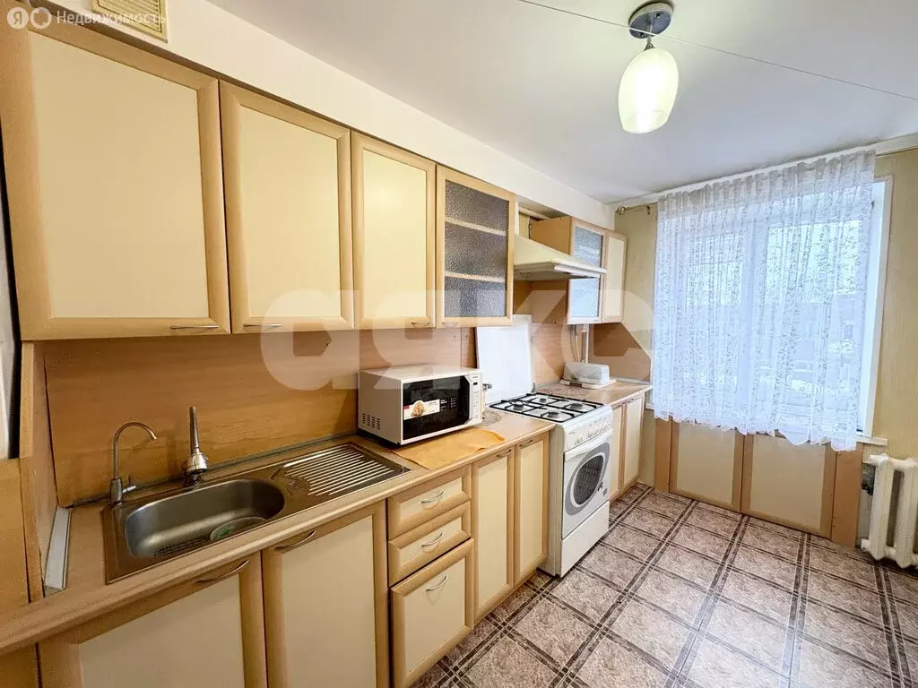 3-комнатная квартира: Нижнекамск, улица Бызова, 3 (58.3 м) - Фото 2