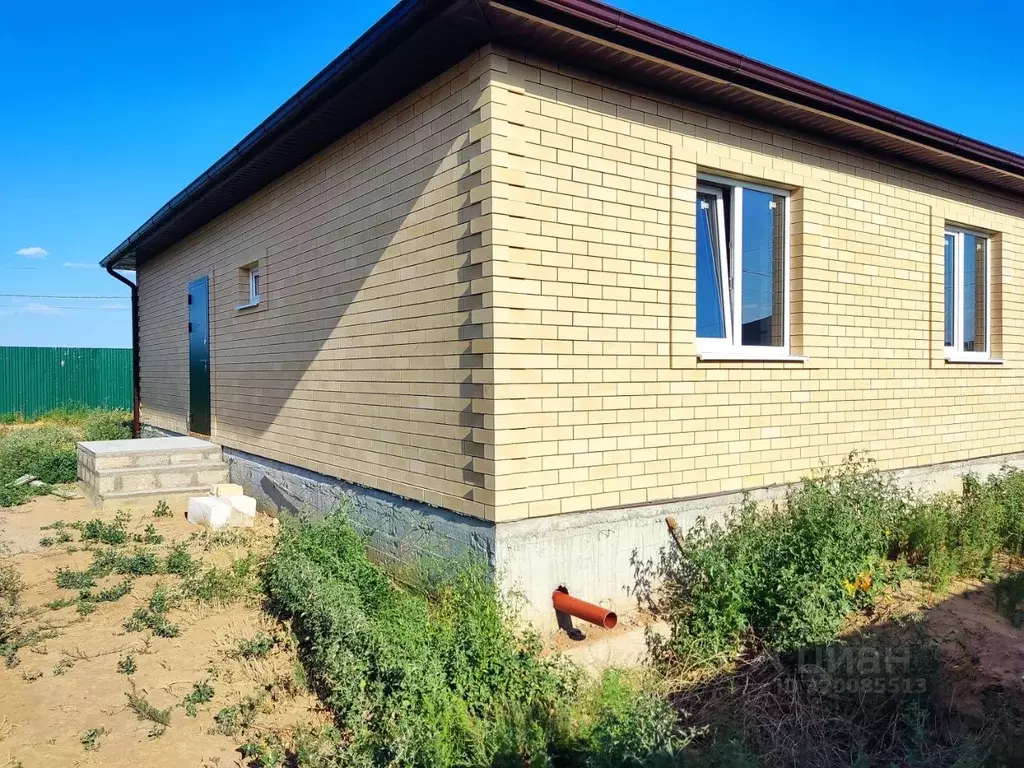 Дом в Астраханская область, Приволжский район, пос. Начало ул. ... - Фото 1