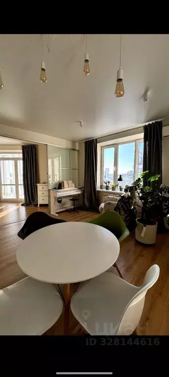 Студия Свердловская область, Екатеринбург ул. Татищева, 98 (41.7 м) - Фото 1