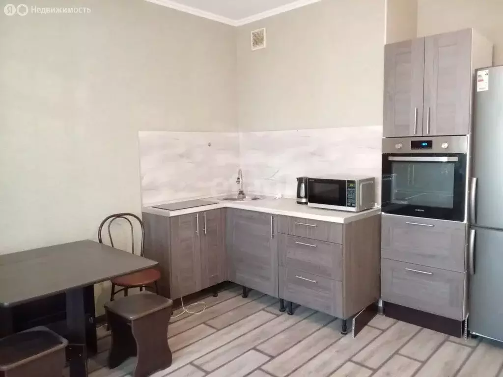 Квартира-студия: Тюмень, улица Тимофея Чаркова, 81 (27.7 м) - Фото 0