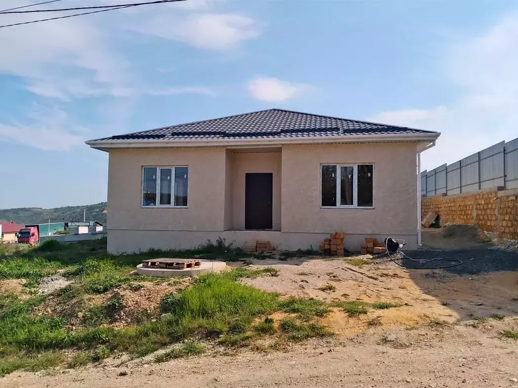 Дом в Крым, Симферопольский район, Добровское с/пос, с. Лозовое ул. ... - Фото 2