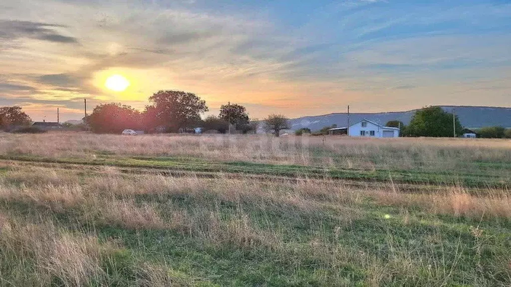Участок в Крым, Симферопольский район, Перовское с/пос, с. ... - Фото 1