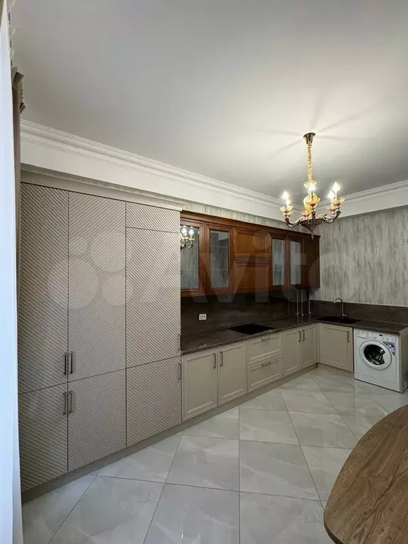 1-к. квартира, 60 м, 1/8 эт. - Фото 1