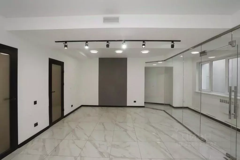 Помещение свободного назначения в Иркутская область, Иркутск ул. ... - Фото 1