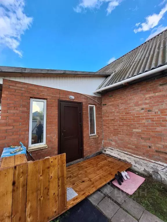 Дом в Омская область, с. Азово ул. Советская (77 м) - Фото 1