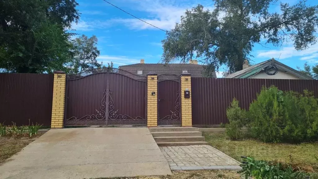 Дом в Калмыкия, Элиста ул. В.И. Ленина, 215 (300 м) - Фото 0