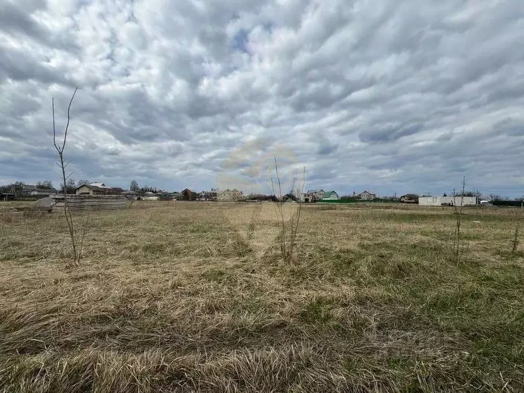 Участок в Белгородская область, Старооскольский городской округ, с. ... - Фото 0