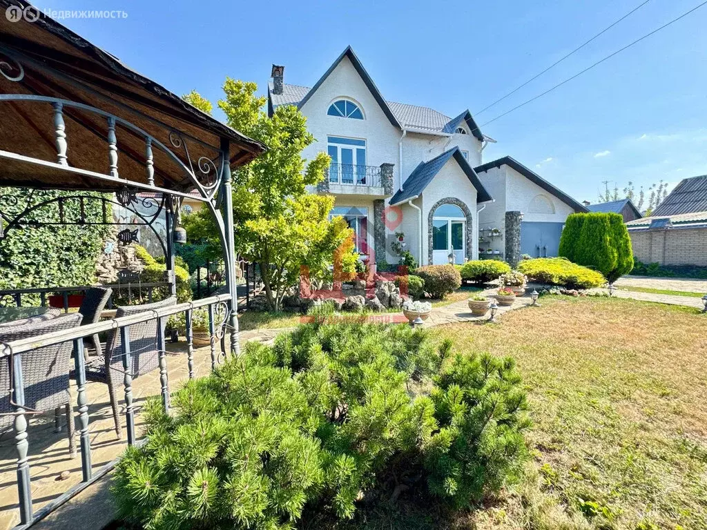 Дом в Ессентуки, улица Комарова (298.5 м) - Фото 1