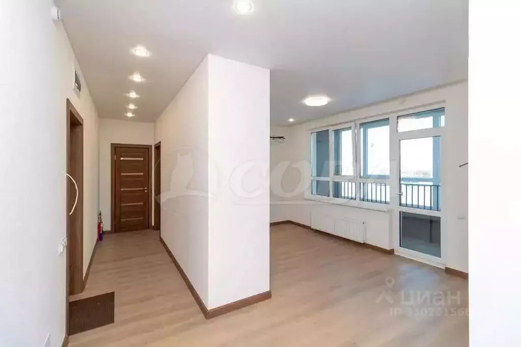 2-к кв. Тюменская область, Тюмень ул. Сергея Свиридова, 7 (60.5 м) - Фото 1