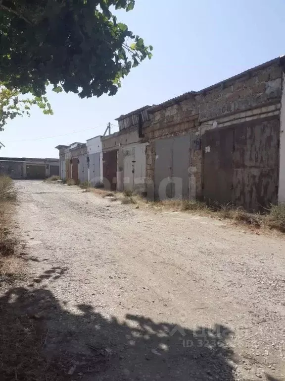 Гараж в Крым, Евпатория городской округ, Заозерное пгт ул. Садовая, 85 ... - Фото 1