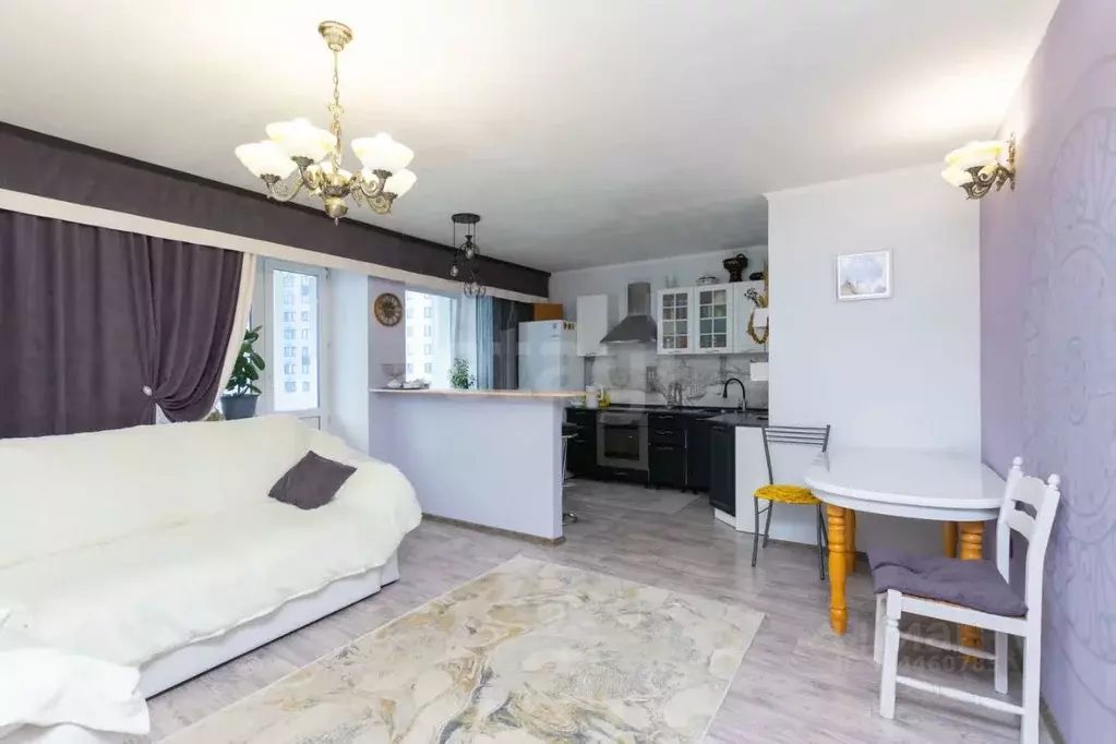 2-к кв. Тюменская область, Тюмень ул. Домостроителей, 4А (73.0 м) - Фото 1