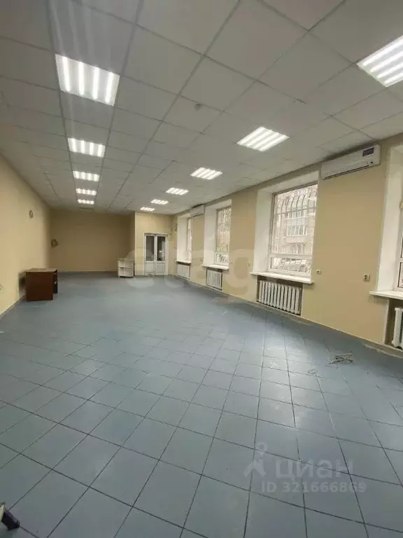 Помещение свободного назначения в Брянская область, Брянск ул. ... - Фото 0