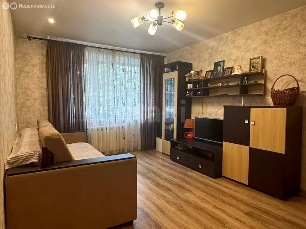 3-комнатная квартира: Оболенск, проспект Биологов, 1 (64 м) - Фото 1