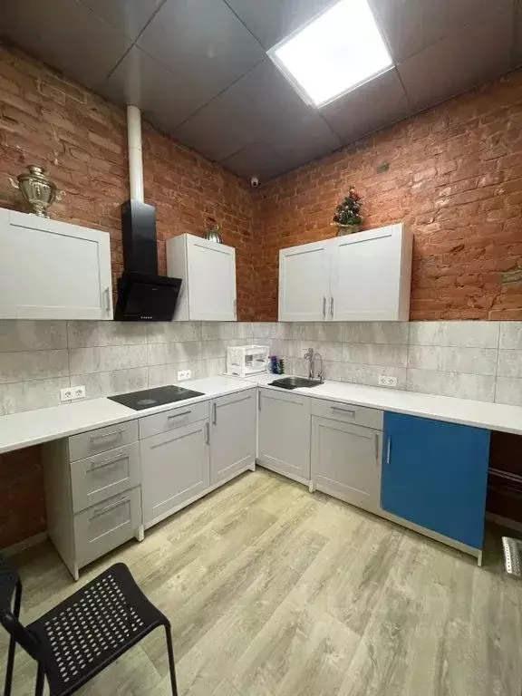 Комната Санкт-Петербург 10-я Васильевского острова линия, 15Б - Фото 2