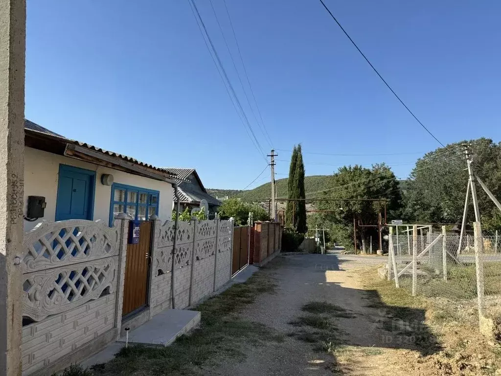 Участок в Севастополь с. Родное, ул. Садовая, 14 (9.0 сот.) - Фото 0