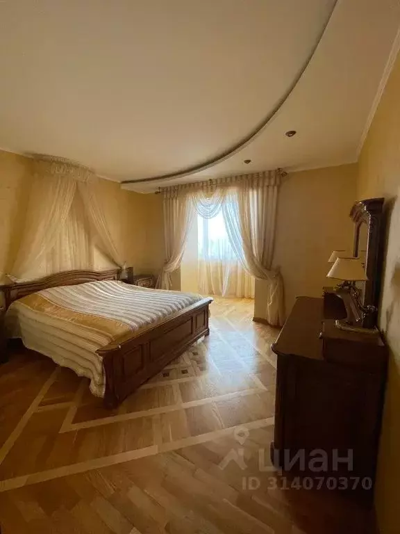 2-к кв. Саратовская область, Саратов ул. Усть-Курдюмская, 12/1 (71.0 ... - Фото 0