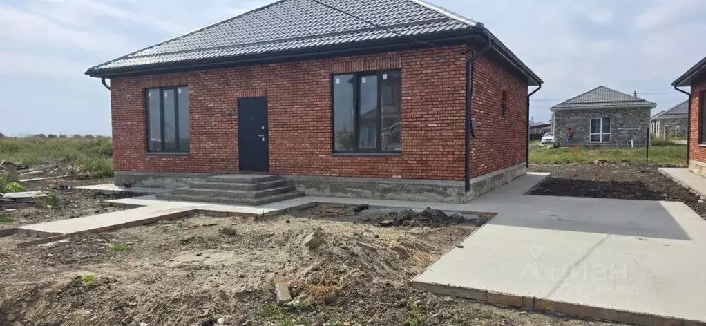 Дом в Адыгея, Тахтамукайский район, Энем пгт Майкопская ул. (100 м) - Фото 2