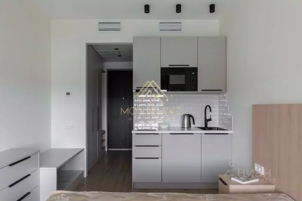 Студия Санкт-Петербург наб. Макарова, 58 (22.0 м) - Фото 0