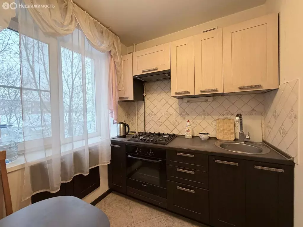 2-комнатная квартира: Сергиев Посад, Октябрьская улица, 1 (41.1 м) - Фото 2