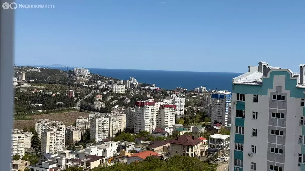 1-комнатная квартира: Алушта, улица 60 лет СССР, 29 (38 м) - Фото 1