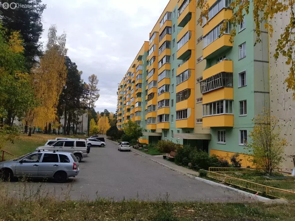 3-комнатная квартира: Саянск, Октябрьский микрорайон, 10Б (63.8 м) - Фото 0