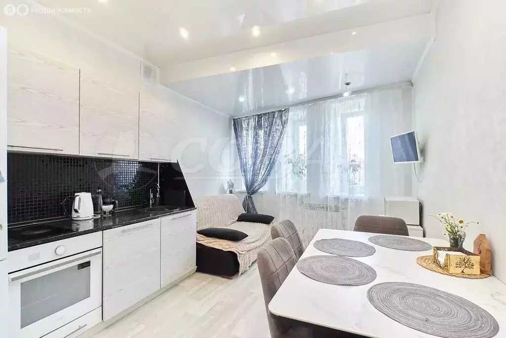 2-комнатная квартира: Тюмень, Паровозная улица, 9 (64 м) - Фото 1