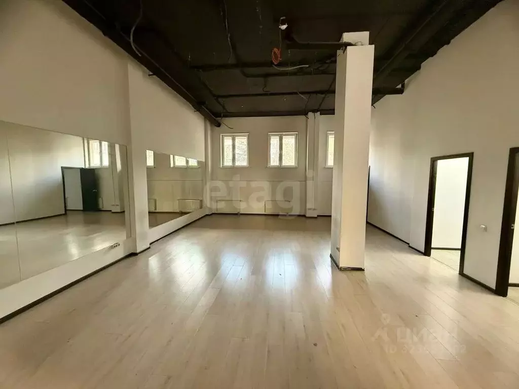 Помещение свободного назначения в Красноярский край, Красноярск ул. ... - Фото 1