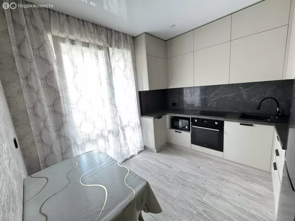 3-комнатная квартира: Барнаул, улица Энтузиастов, 63 (71 м) - Фото 1