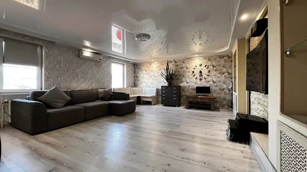 Дом в Астраханская область, Астрахань Крестьянская ул., 41/9 (121 м) - Фото 1