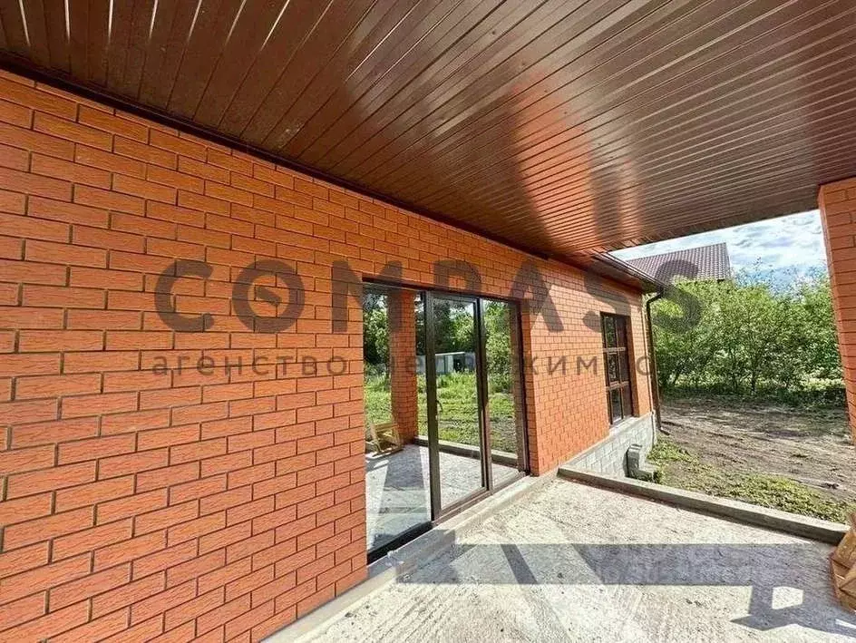 Дом в Белгородская область, Корочанский район, Мелиховское с/пос, с. ... - Фото 1