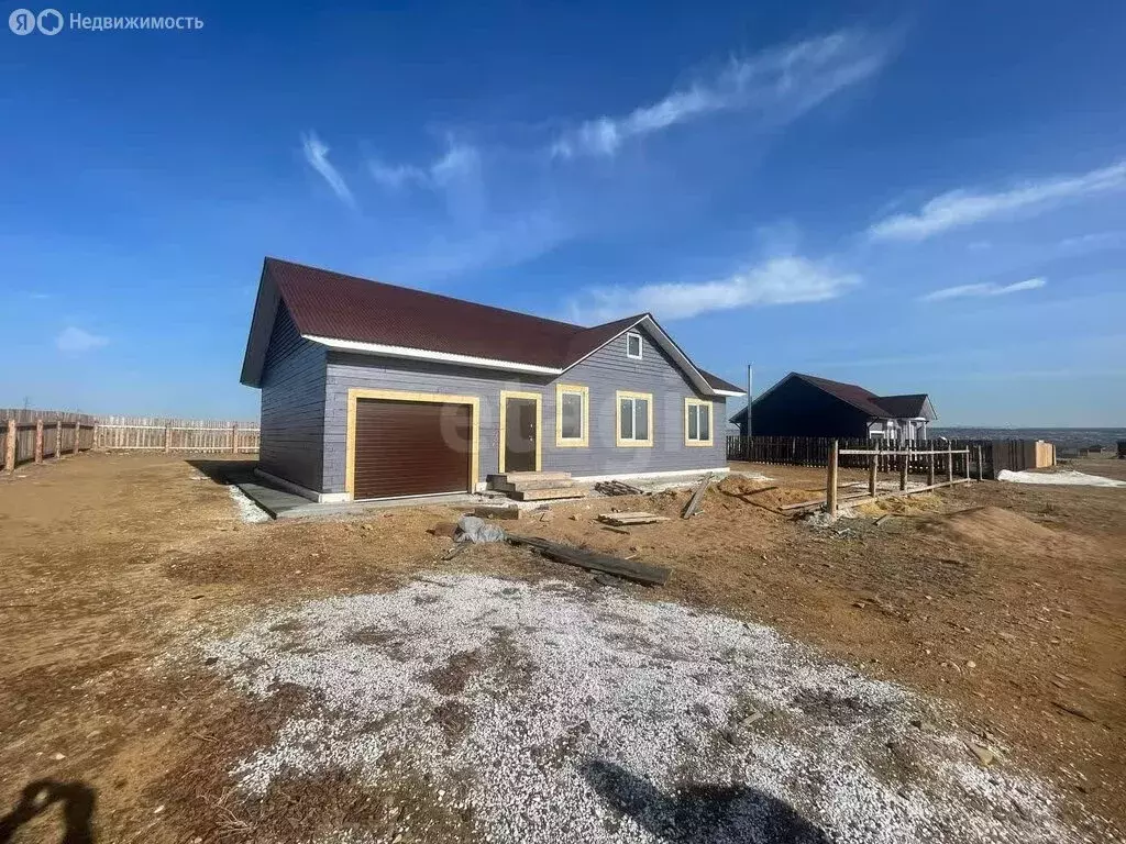 Дом в село Эрхирик, улица 70 лет Победы (240 м) - Фото 1