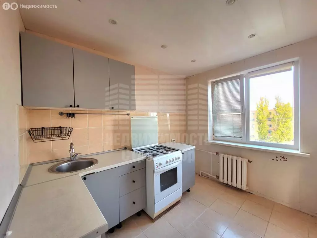 3-комнатная квартира: Таганрог, улица Пархоменко, 3 (58 м) - Фото 1