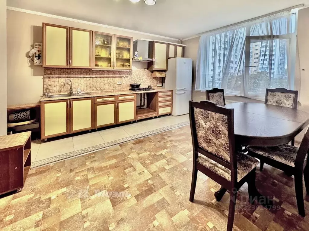 2-к кв. Севастополь просп. Победы, 44 (80.0 м) - Фото 1